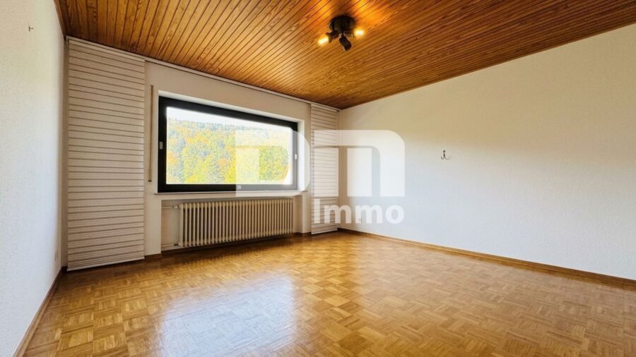 1-2 Familienhaus mit Nebengebäude (Ferienwohnung) + Halle / Garagen im Ensemble - EG Anbau Schlafzimmer
